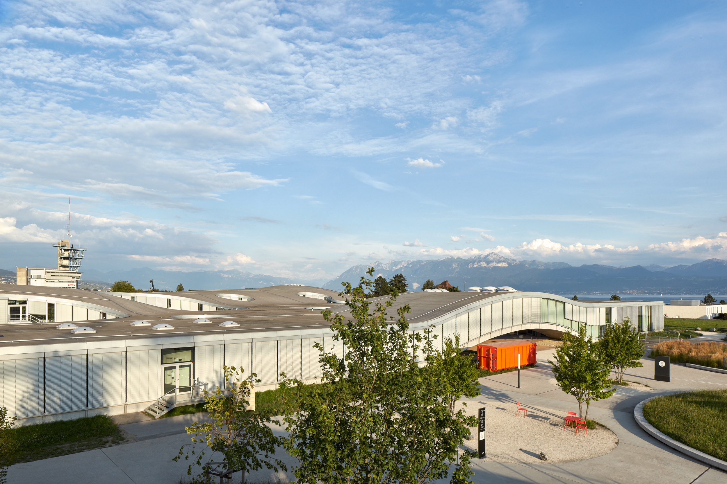 Rolex Learning Center –  SANAA / Kazuyo Sejima + Ryue Nishizawa – Ecublens/Lausanne, Switzerland