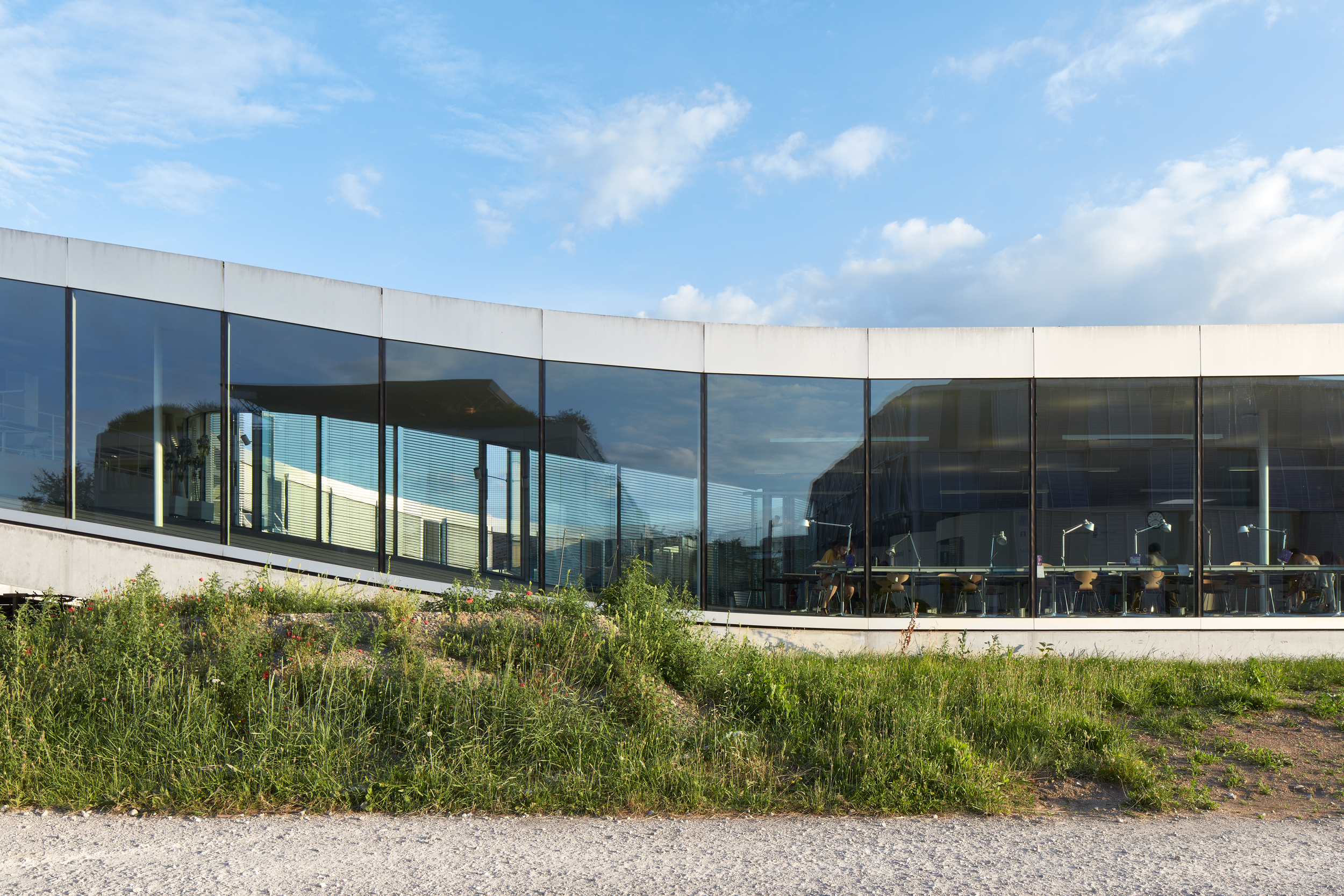 Rolex Learning Center –  SANAA / Kazuyo Sejima + Ryue Nishizawa – Ecublens/Lausanne, Switzerland