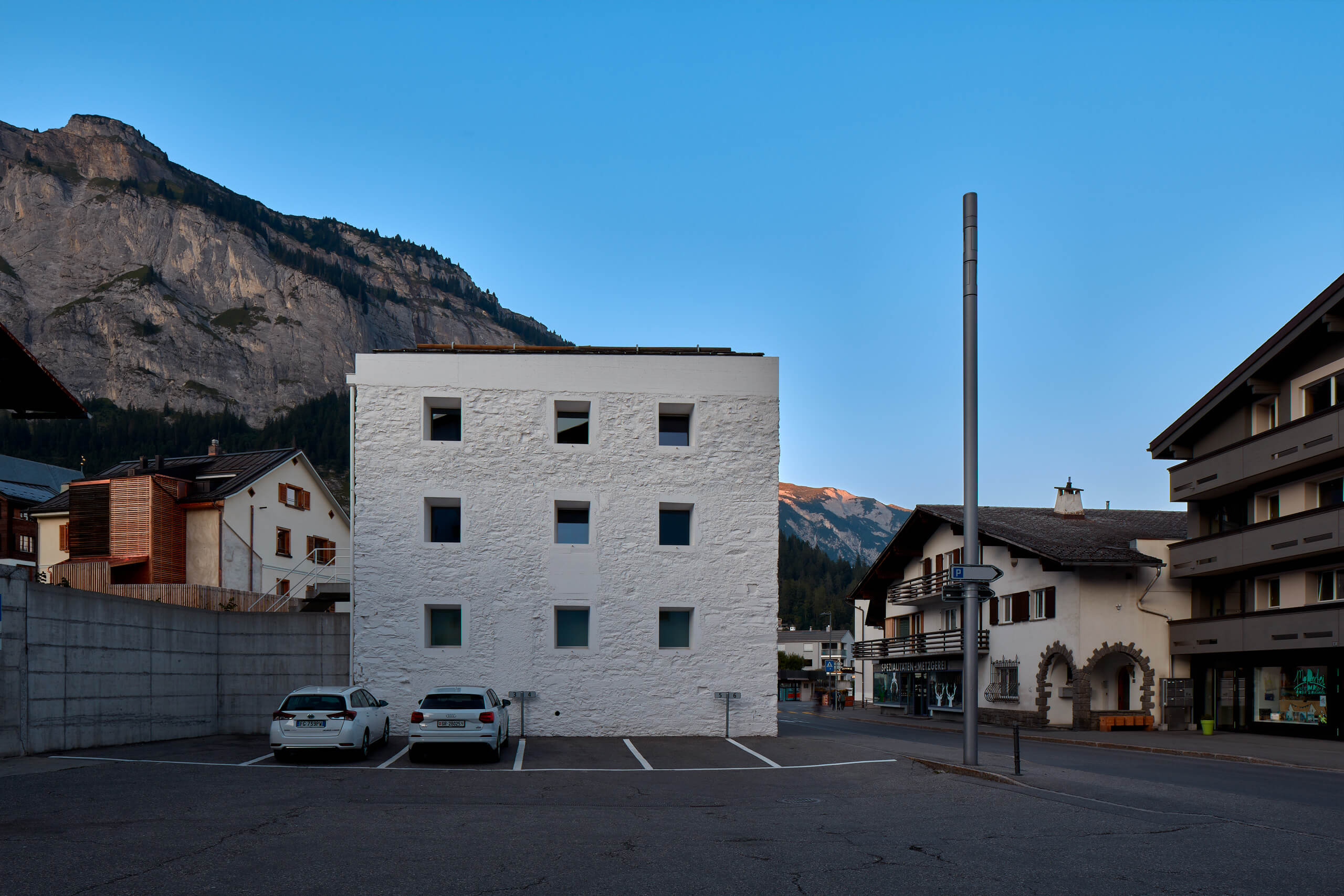 Federico_Covre_Valerio_Olgiati_Das_Gelbe_Haus_Flims_CH_2019_01 Federico_Covre_Valerio_Olgiati_Das_Gelbe_Haus_Flims_CH_2019_01