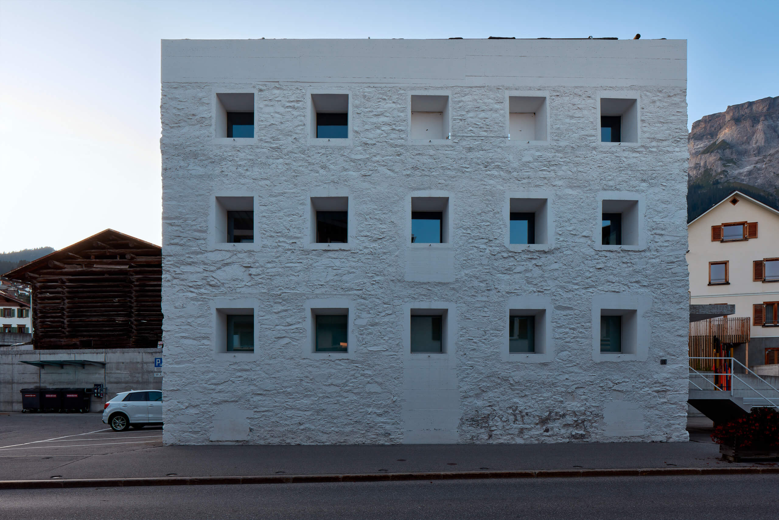 Federico_Covre_Valerio_Olgiati_Das_Gelbe_Haus_Flims_CH_2019_04 Federico_Covre_Valerio_Olgiati_Das_Gelbe_Haus_Flims_CH_2019_04