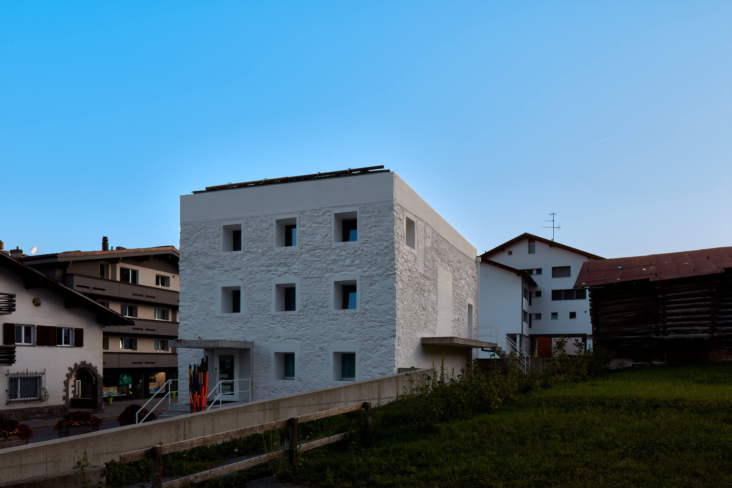 Federico_Covre_Valerio_Olgiati_Das_Gelbe_Haus_Flims_CH_2019_07 Federico_Covre_Valerio_Olgiati_Das_Gelbe_Haus_Flims_CH_2019_07