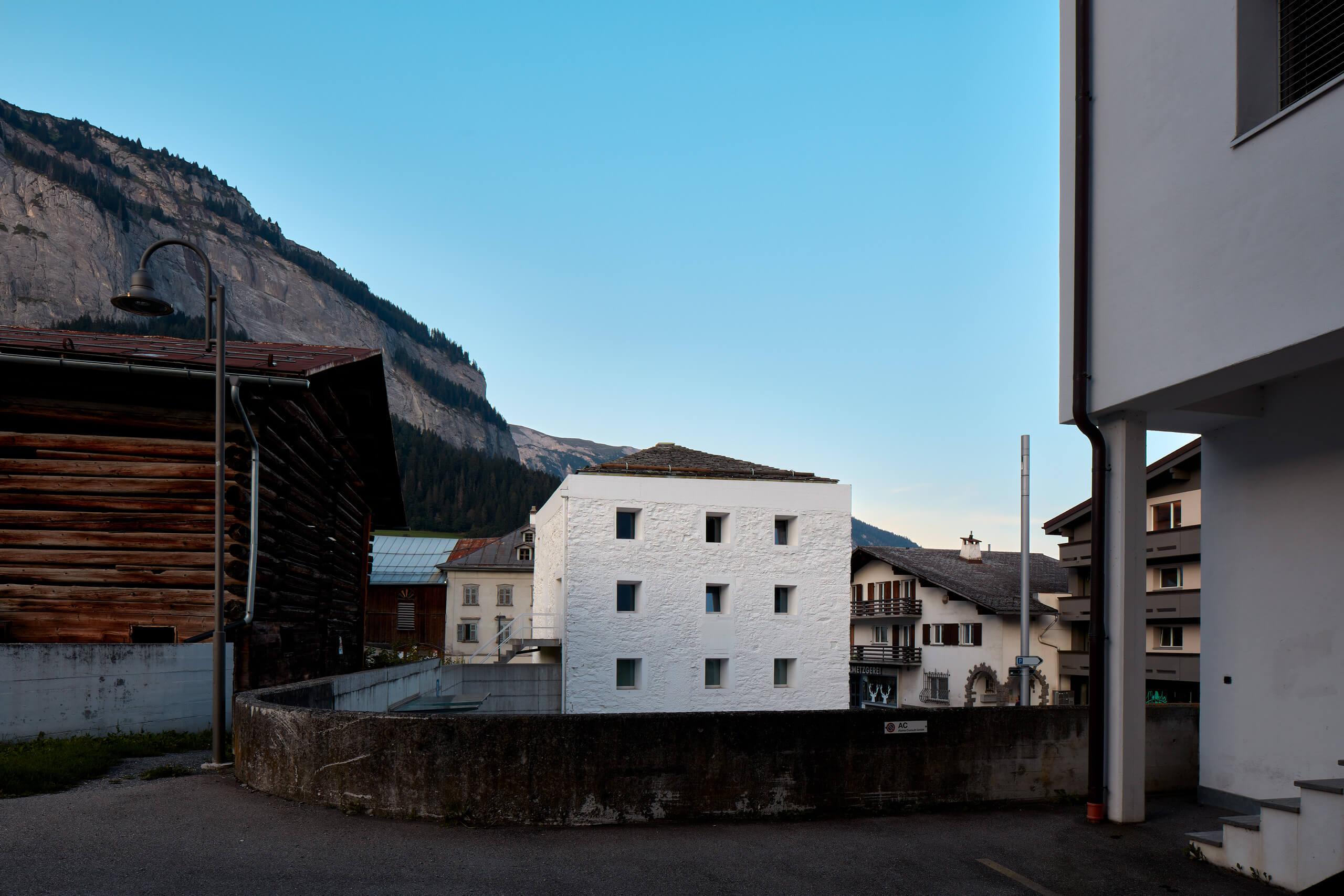 Federico_Covre_Valerio_Olgiati_Das_Gelbe_Haus_Flims_CH_2019_11 Federico_Covre_Valerio_Olgiati_Das_Gelbe_Haus_Flims_CH_2019_11