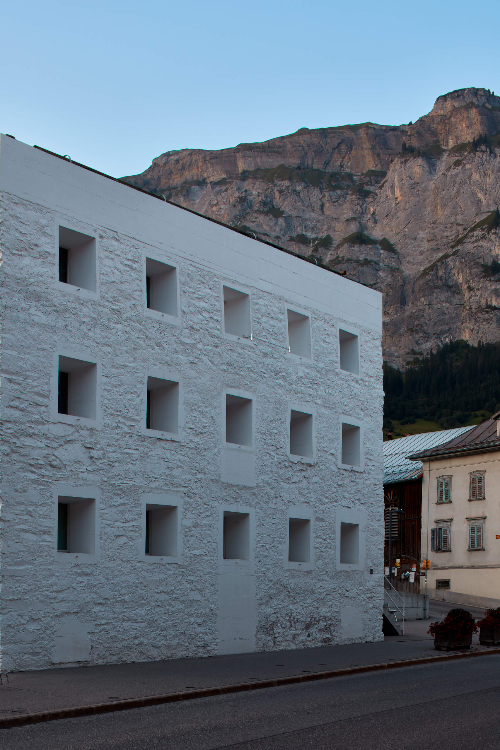 Federico_Covre_Valerio_Olgiati_Das_Gelbe_Haus_Flims_CH_2019_15 Federico_Covre_Valerio_Olgiati_Das_Gelbe_Haus_Flims_CH_2019_15