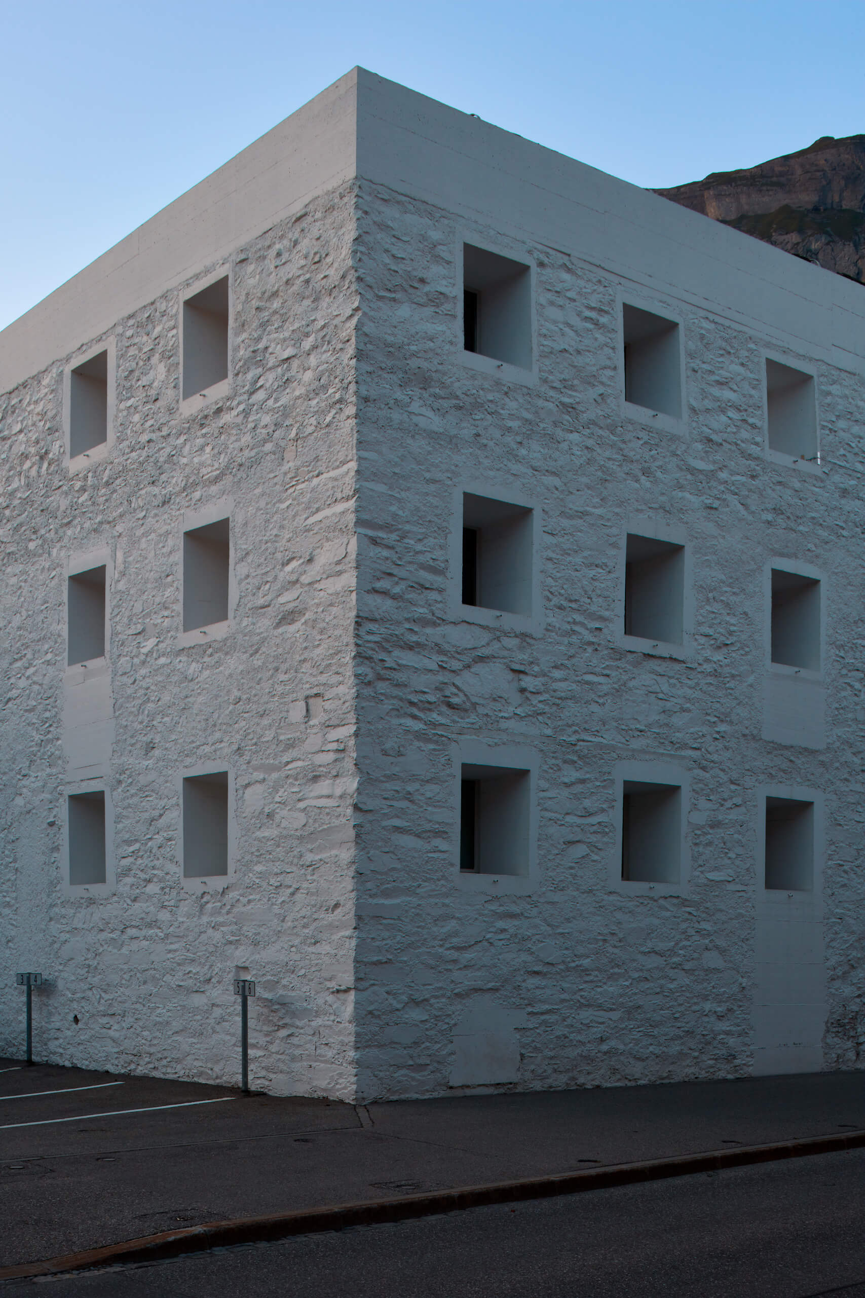 Federico_Covre_Valerio_Olgiati_Das_Gelbe_Haus_Flims_CH_2019_16 Federico_Covre_Valerio_Olgiati_Das_Gelbe_Haus_Flims_CH_2019_16
