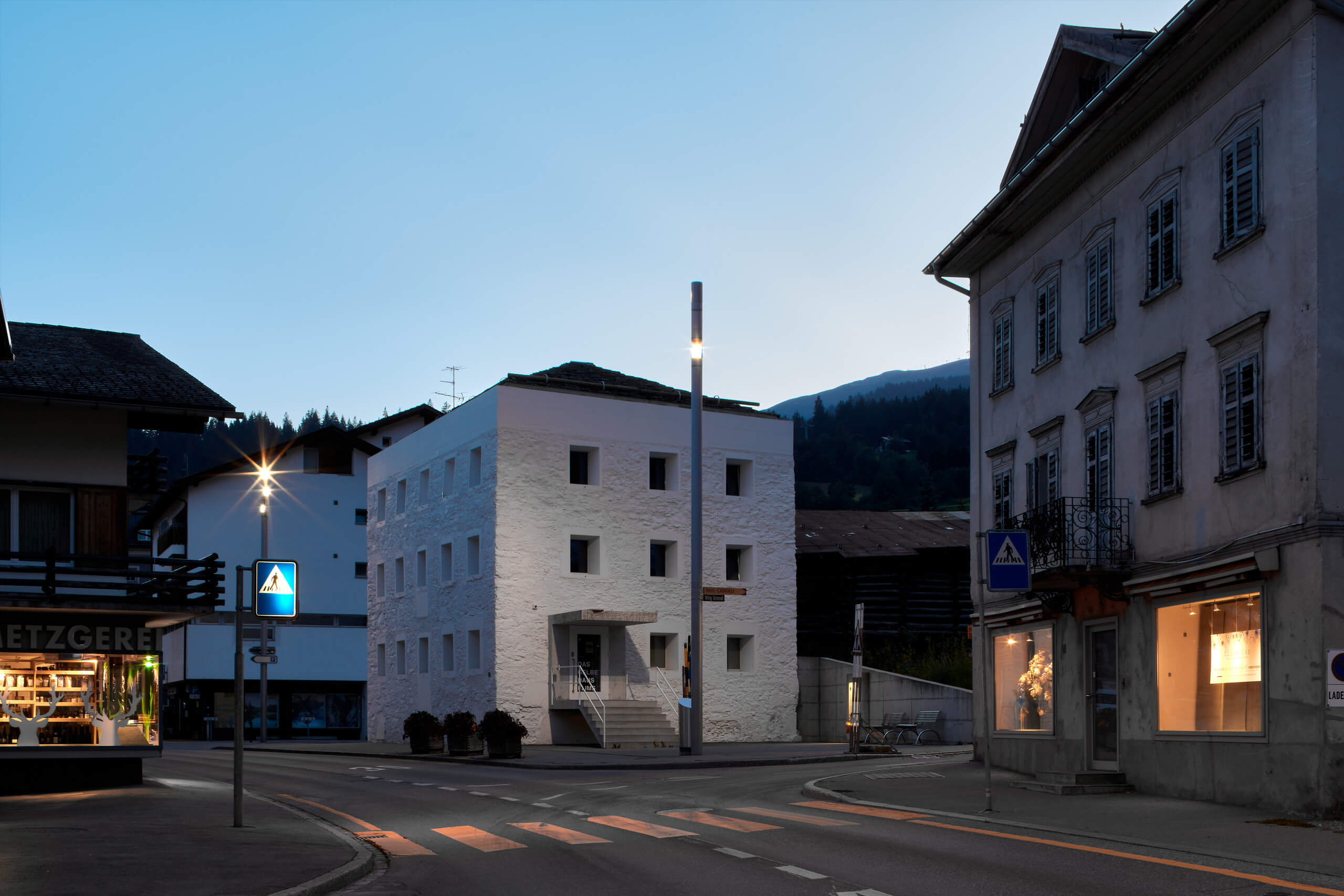 Federico_Covre_Valerio_Olgiati_Das_Gelbe_Haus_Flims_CH_2019_18 Federico_Covre_Valerio_Olgiati_Das_Gelbe_Haus_Flims_CH_2019_18