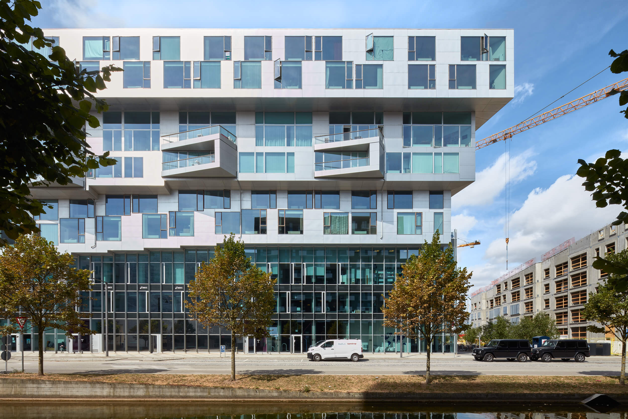8 Taller – 8 House