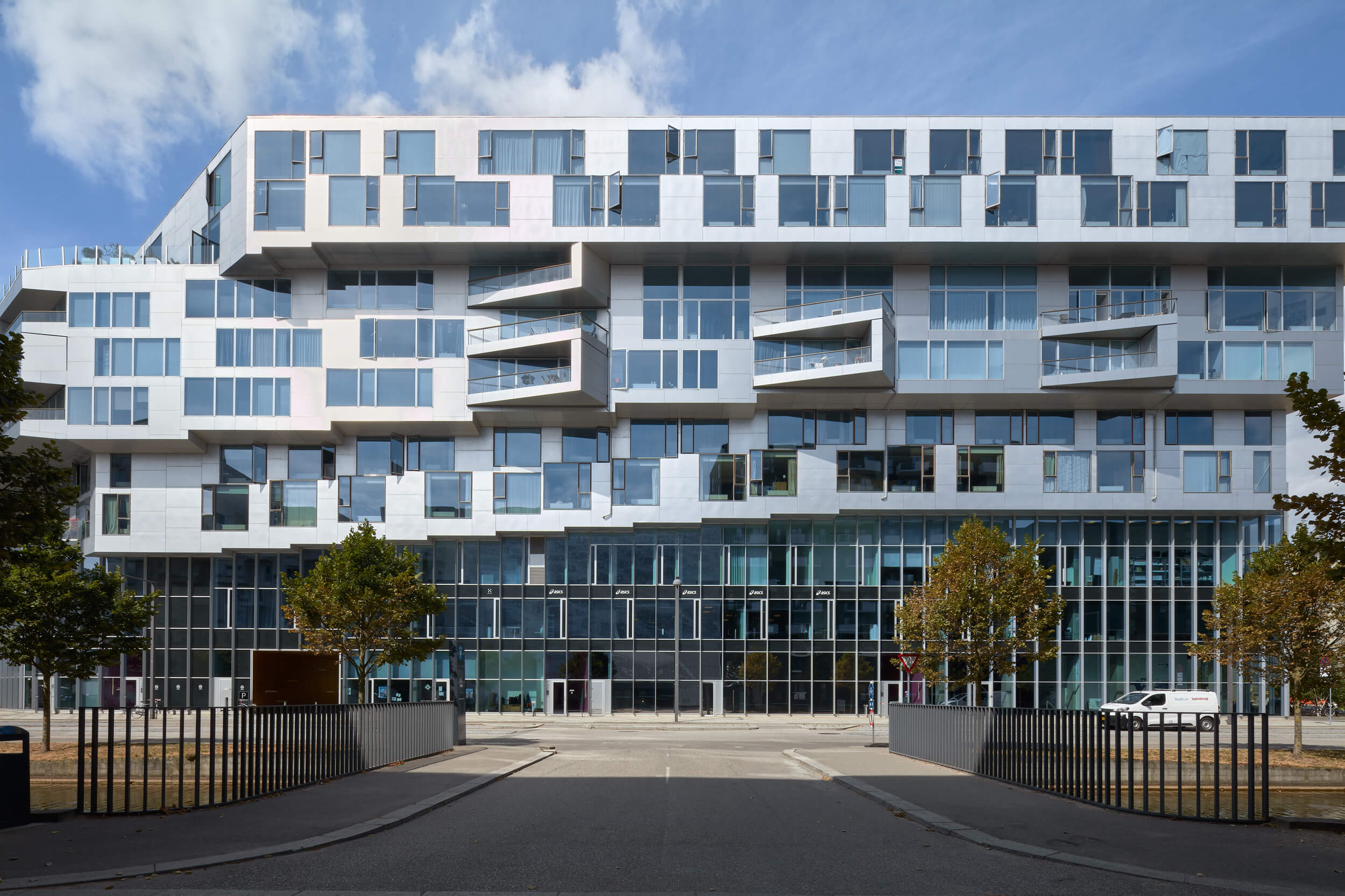 8 Taller – 8 House