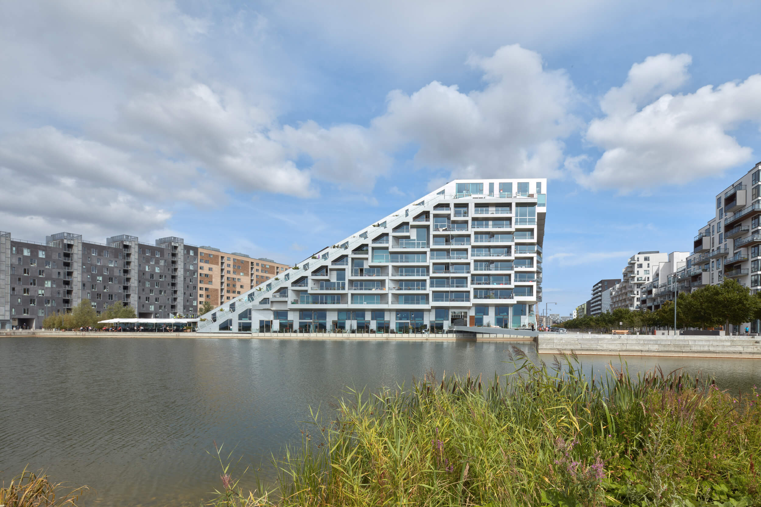 8 Taller – 8 House