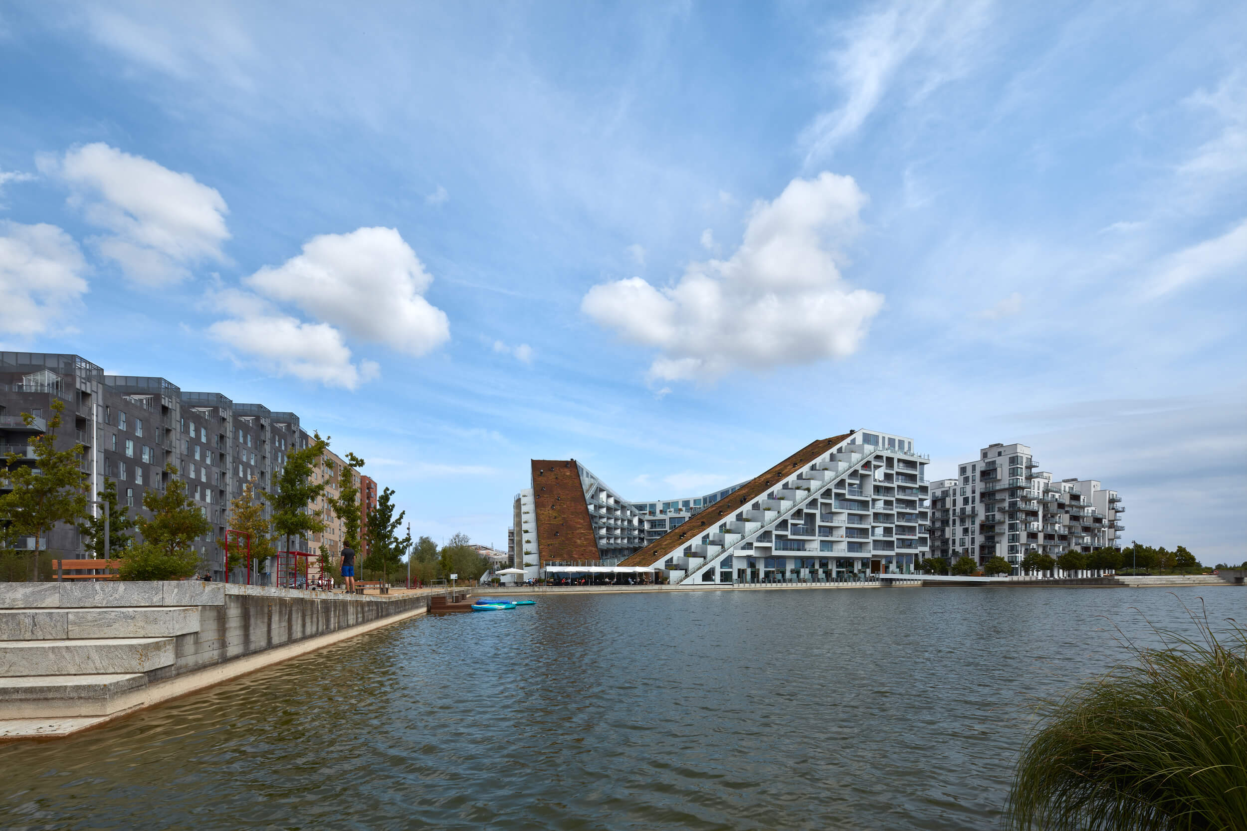 8 Taller – 8 House