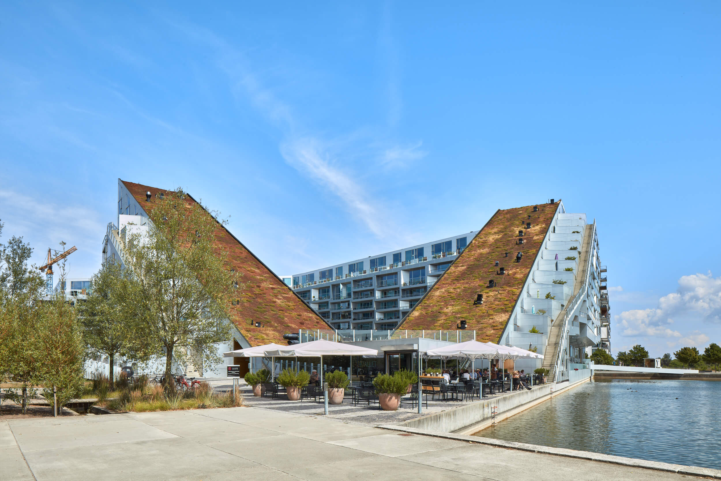 8 Taller – 8 House