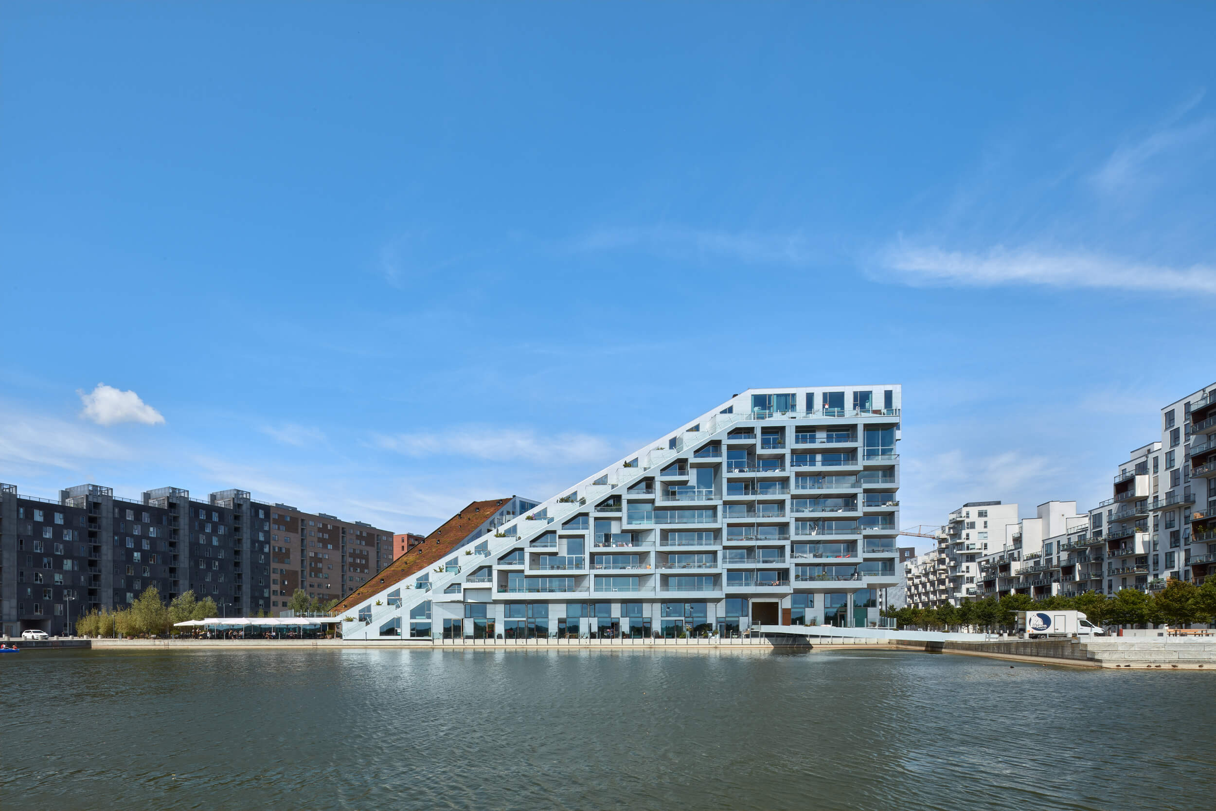 8 Taller – 8 House