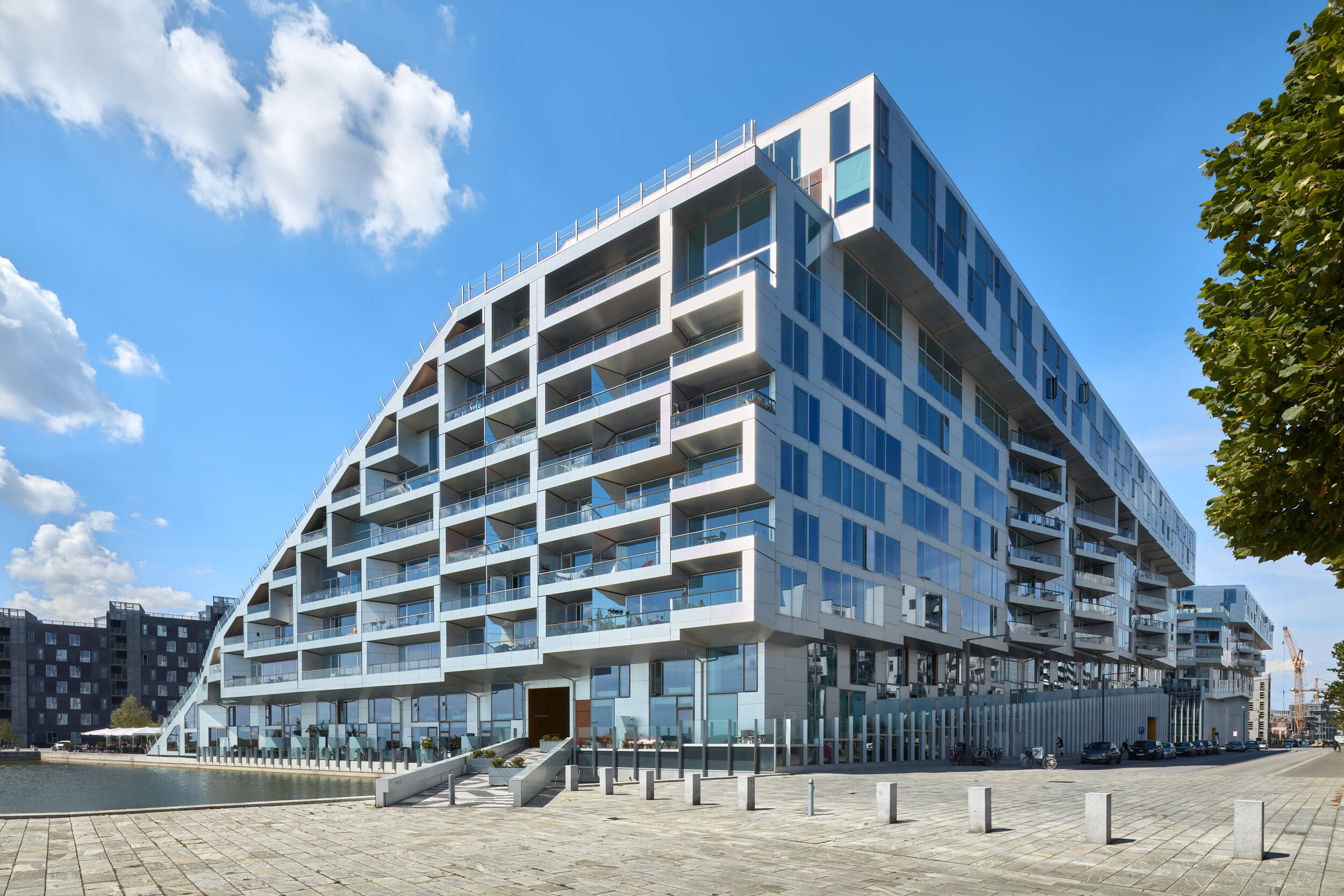 8 Taller – 8 House