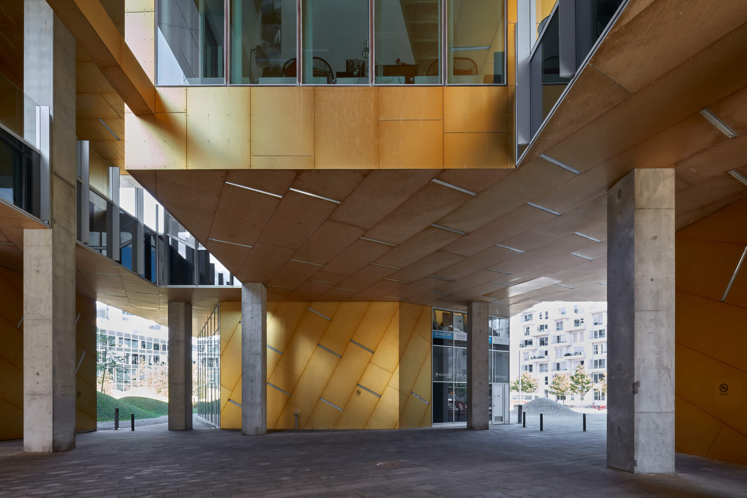 8 Taller – 8 House