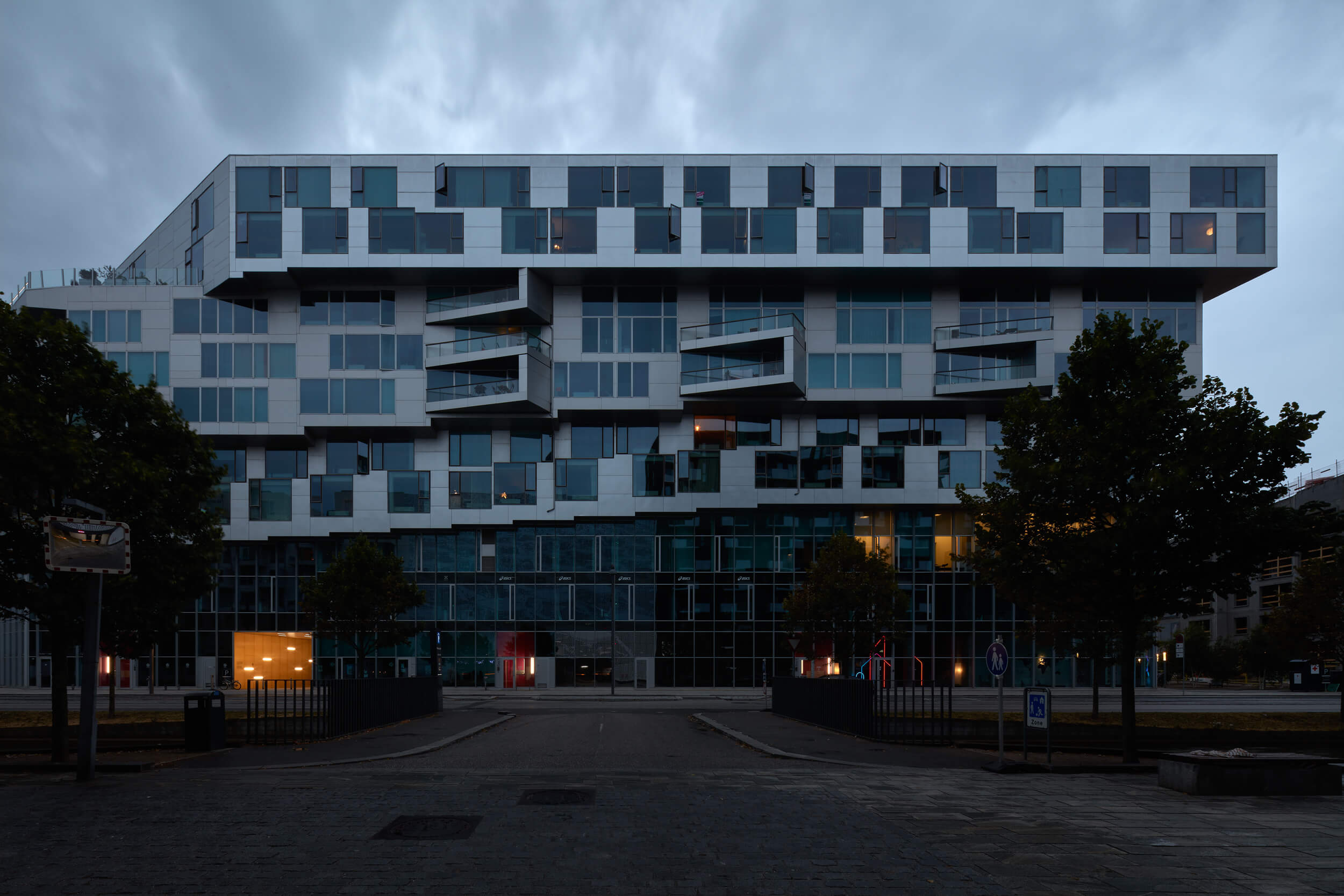 8 Taller – 8 House