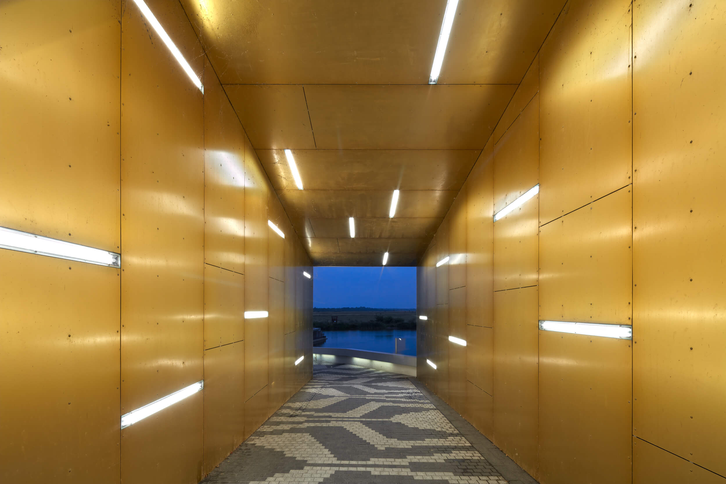 8 Taller – 8 House