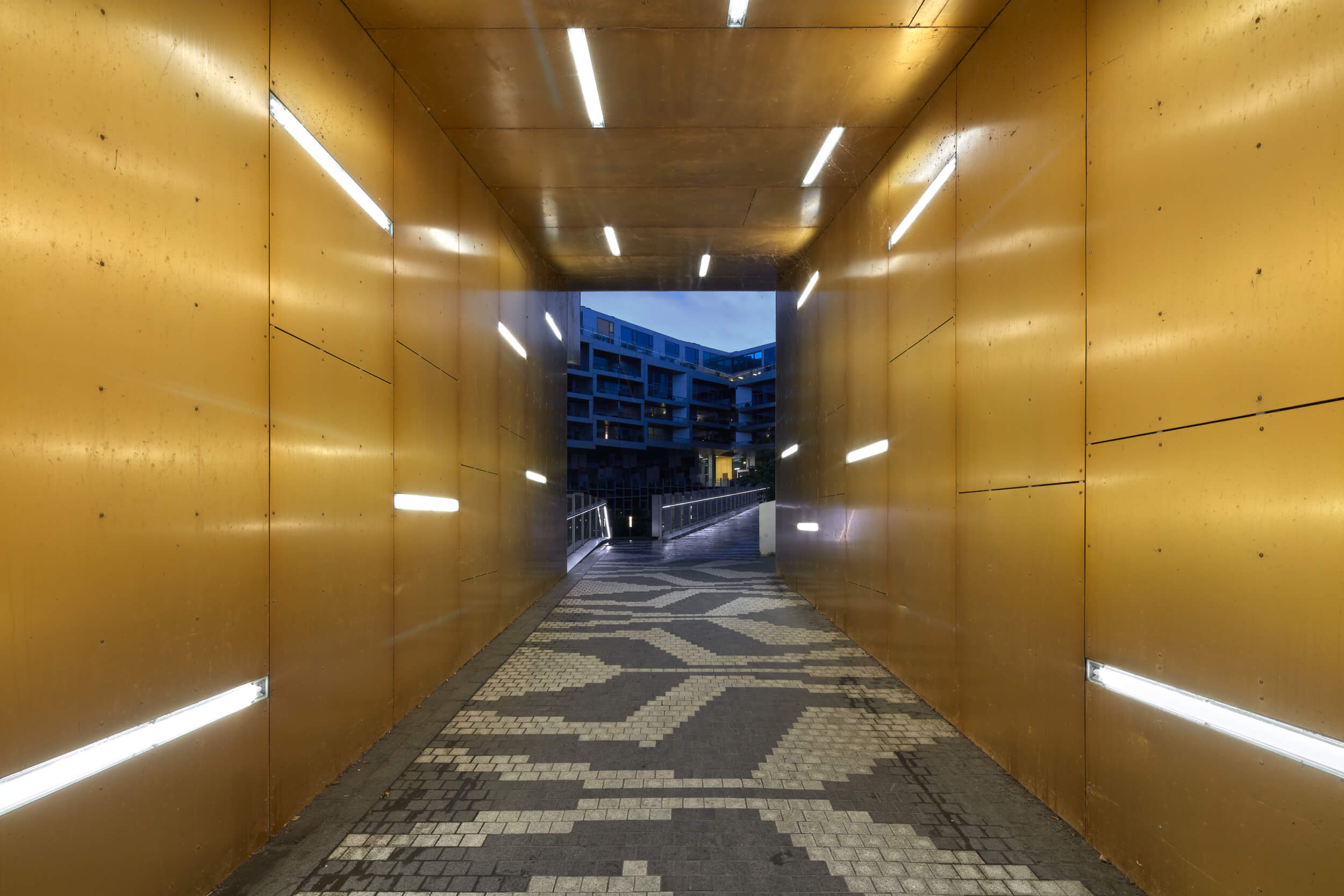 8 Taller – 8 House