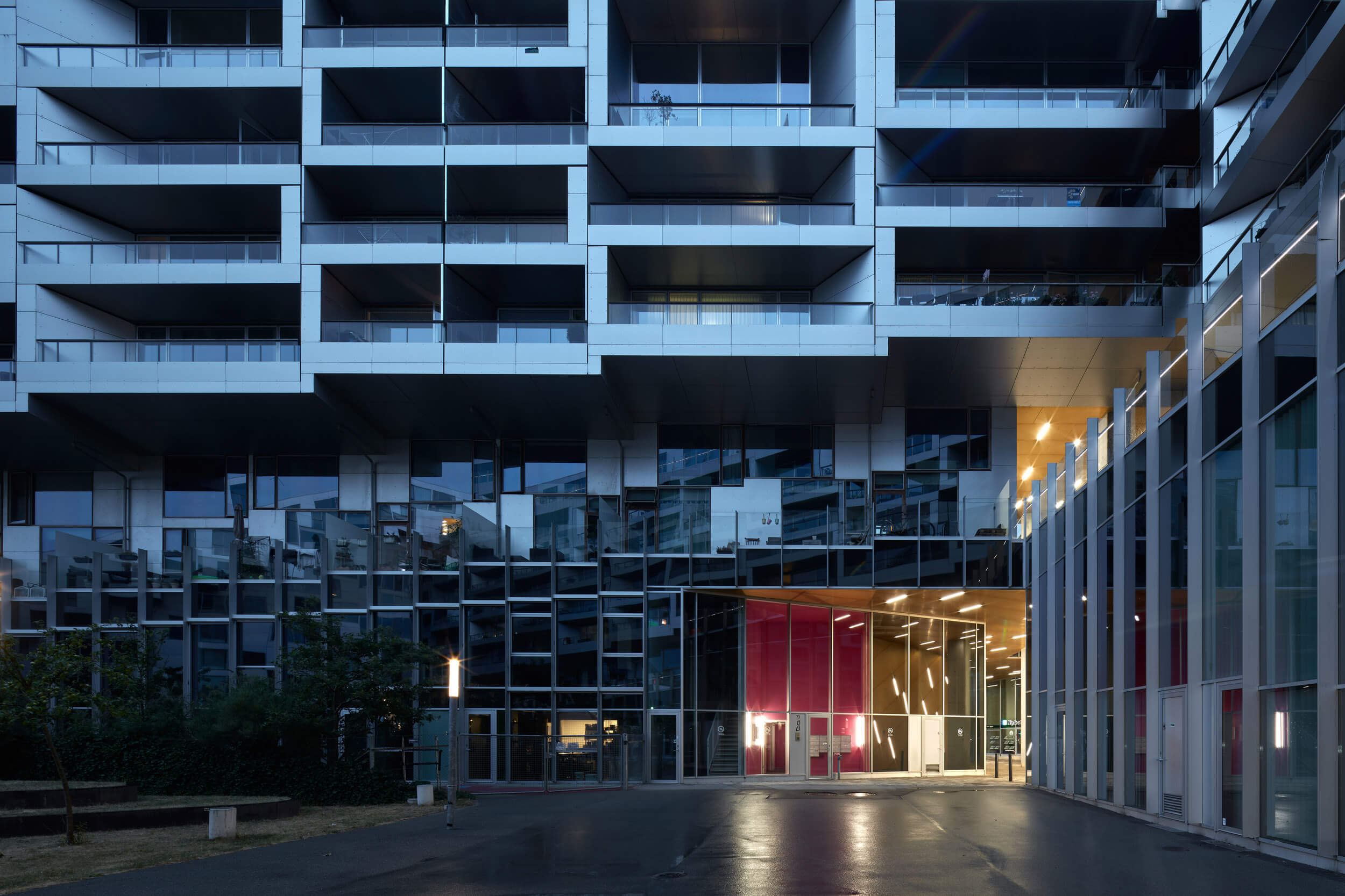 8 Taller – 8 House