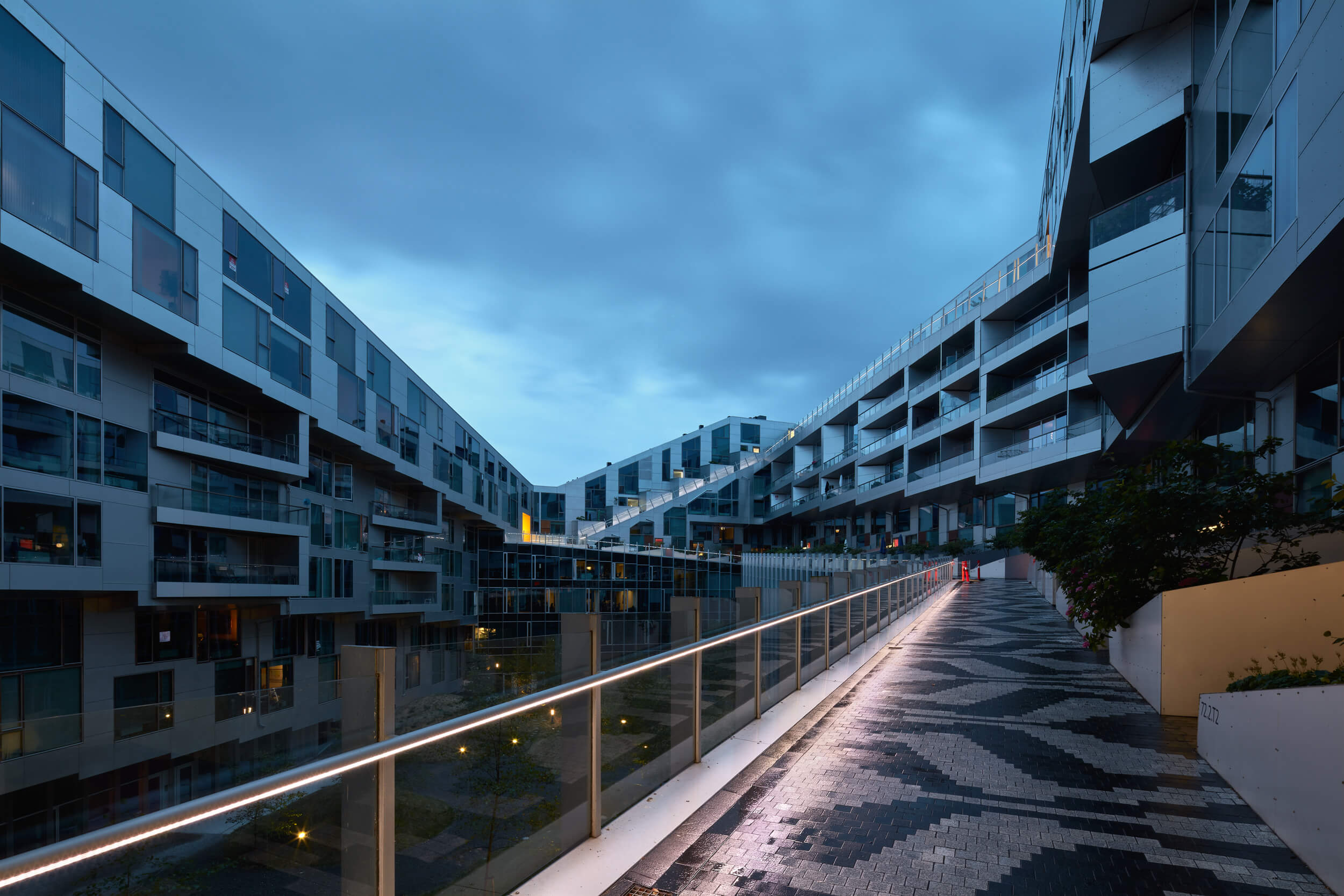 8 Taller – 8 House