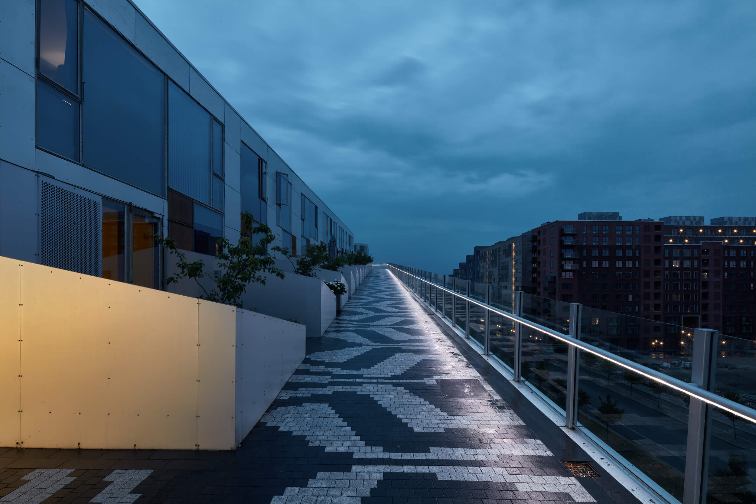8 Taller – 8 House