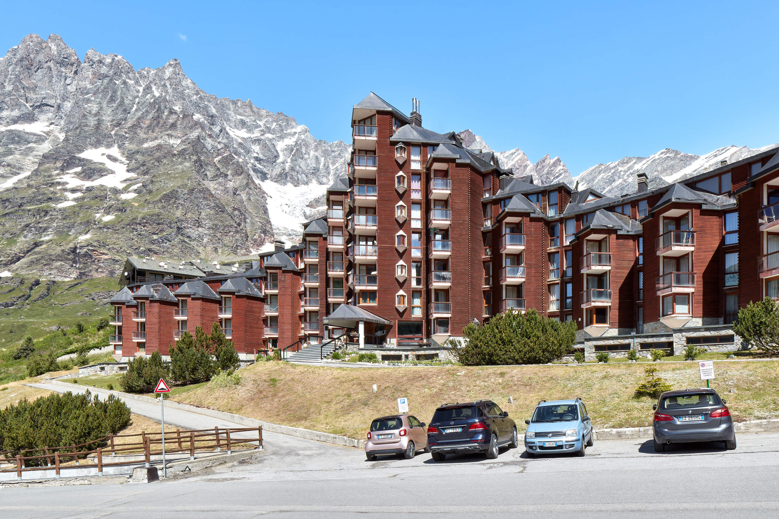 Complesso Giomein – Architetto Mario Galvani – Valtournenche Complesso Giomein – Architetto Mario Galvani – Valtournenche