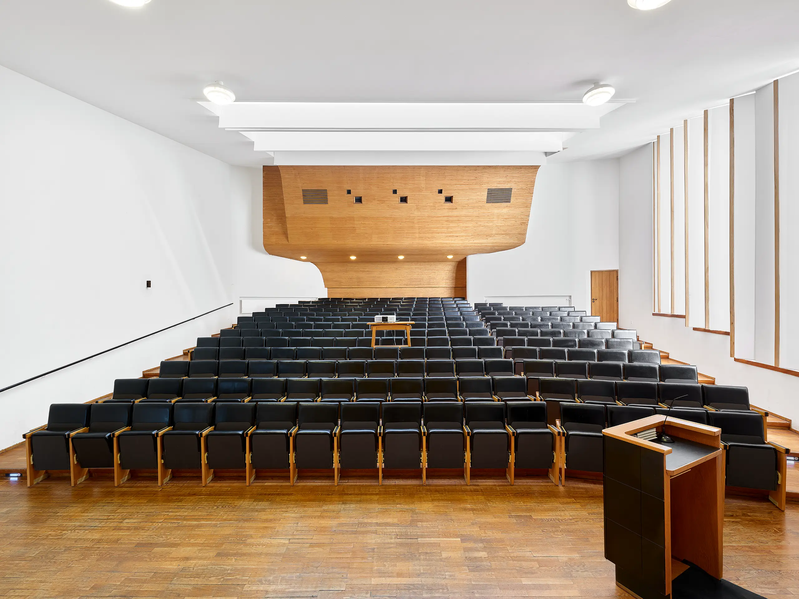 Federico-Covre_Alvar-Aalto_Kulturhaus_Wolfsburg_DE_2026_91 Kulturhaus - Wolfsburg Cultural Centre – Alvar Aalto